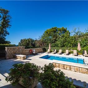 Spacious 5 bedroom villa with Pool in Gruz-Lapad, Sleeps 9